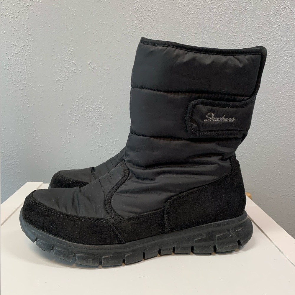 Skechers pull on waterproof black winter boot size 8